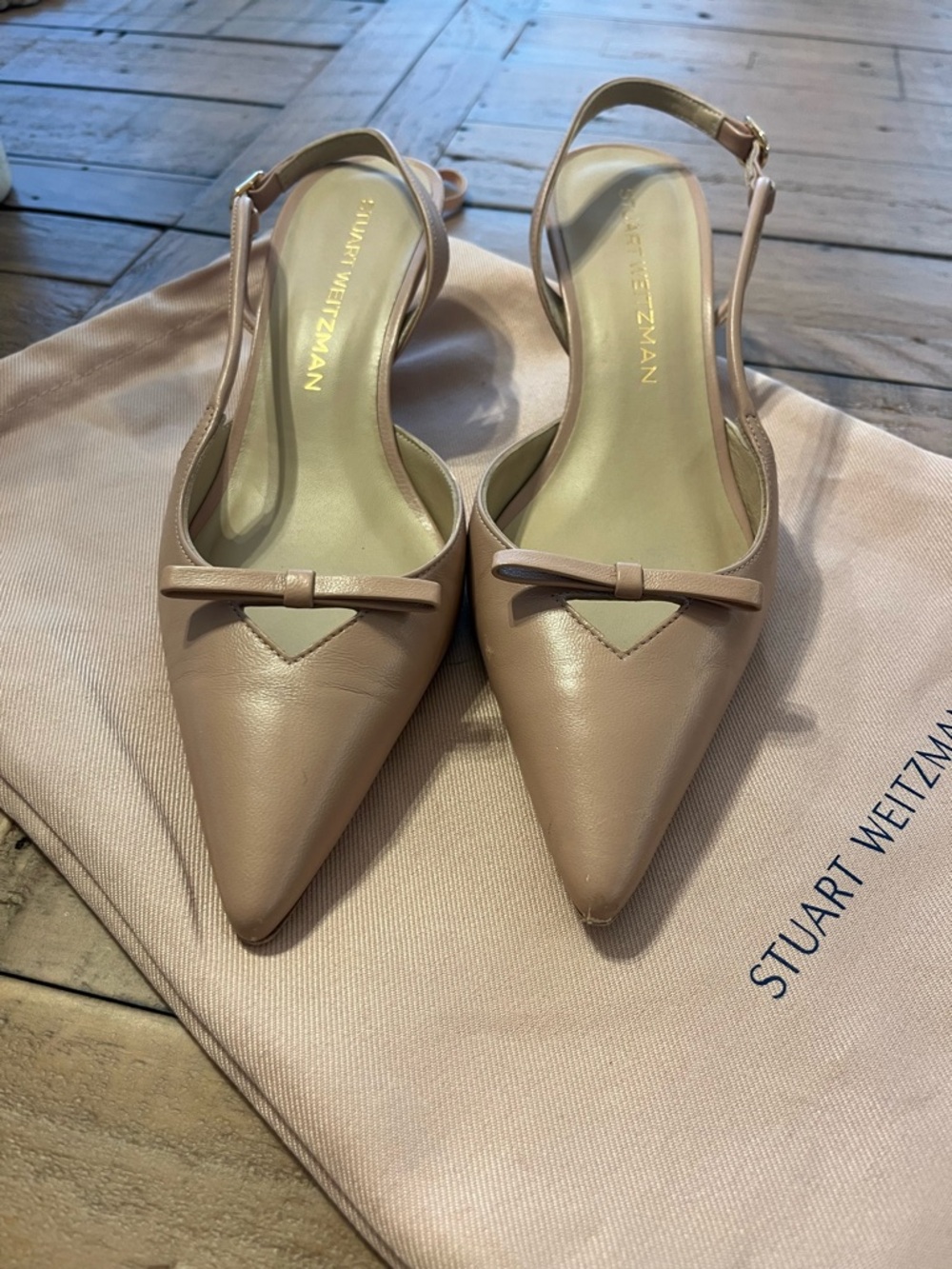 Stuart Weitzman Beige/Blush Pointed-Toe Women’s Slingback Kitten Heels with Bow. - Picture 2 of 6